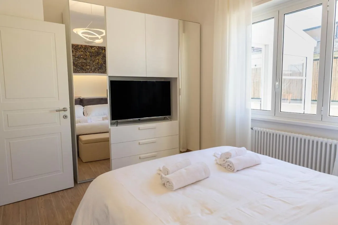 Colosseo Brightful Apartment With Rooftop Rome