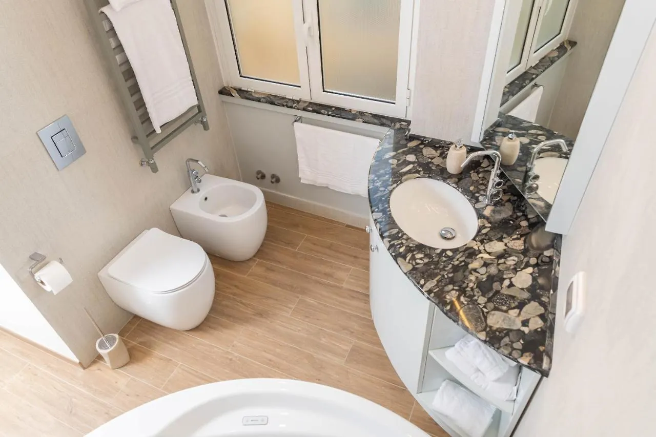 Colosseo Brightful Apartment With Rooftop Rome