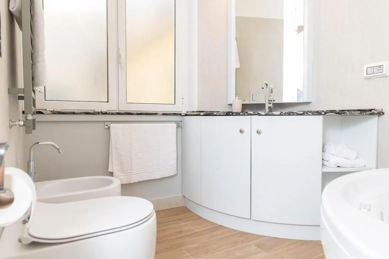 Colosseo Brightful Apartment With Rooftop Rome 0*,  Italie